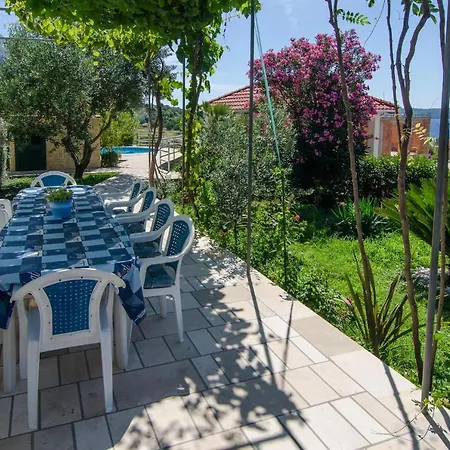Holiday Clarita Holiday home