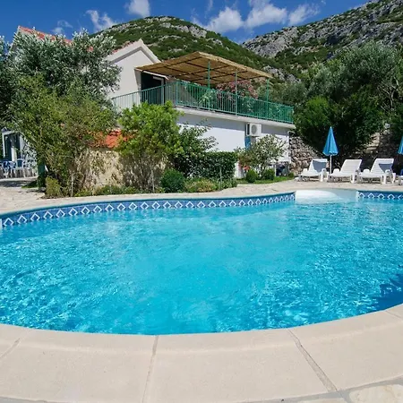 Holiday Clarita Holiday home